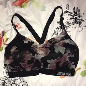Victoria’s Secret 32DD bra